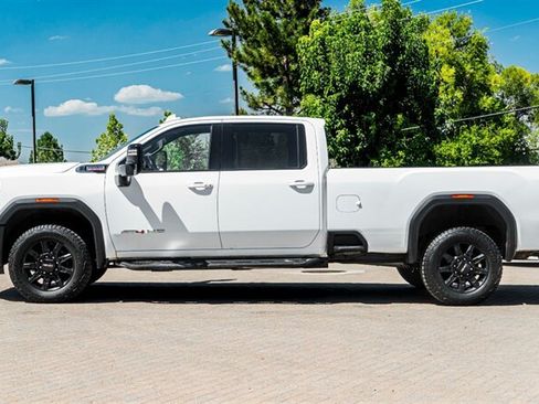 Used 2024 GMC Sierra 2500 AT4 AWD/4WD image 3