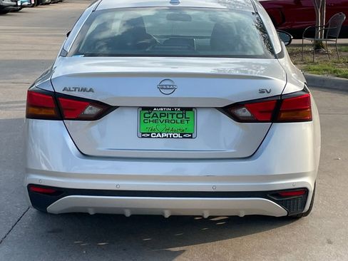 Used 2024 Nissan Altima 2.5 SV FWD image 5