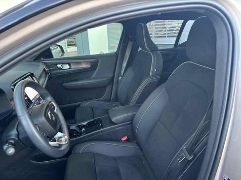 Used 2023 Volvo XC40 Recharge Ultimate w/ Protection Package Premier AWD/4WD image 9