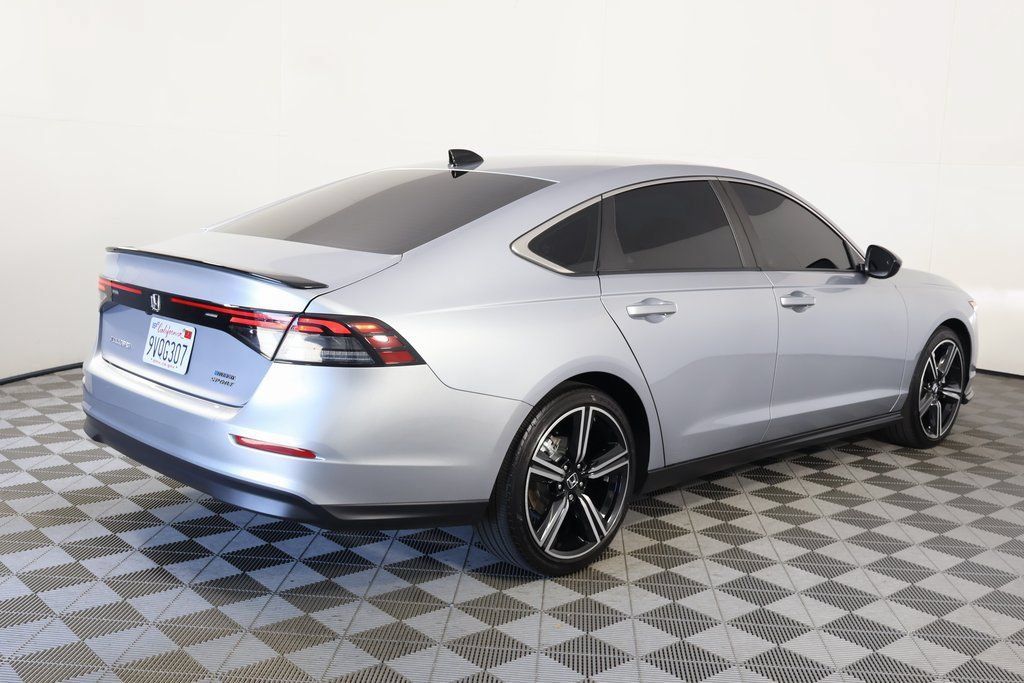 Used 2025 Honda Accord Sport image 4