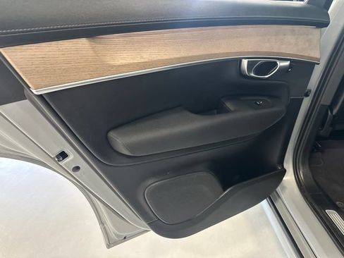 Used 2025 Volvo XC90 B6 Plus AWD/4WD image 32