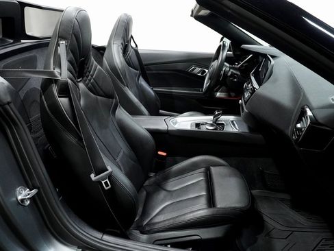 Used 2021 BMW Z4 M40i w/ Executive Package image 14