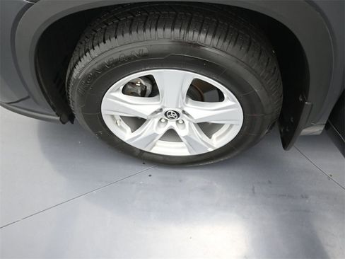 Used 2023 Toyota Highlander L image 37