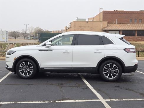 Used 2023 Lincoln Nautilus FWD w/ Premium Package image 4