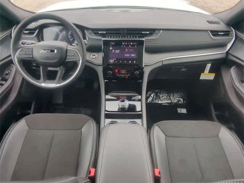 New 2025 Jeep Grand Cherokee L Altitude image 15