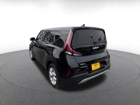 Used 2025 Kia Soul LX w/ LX Technology Package FWD image 11