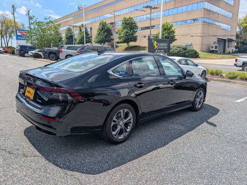 Used 2023 Honda Accord EX-L image 3