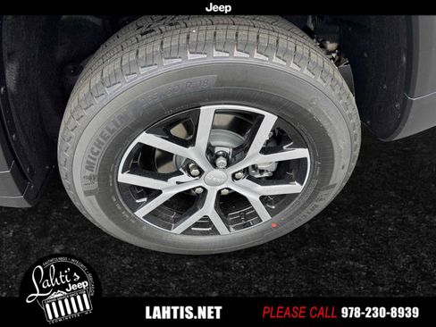 New 2025 Jeep Grand Cherokee Limited w/ Luxury Tech Group II image 8