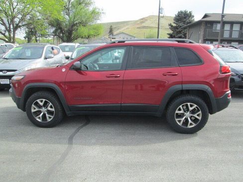 Used 2014 Jeep Cherokee Trailhawk w/ Leather Interior Group AWD/4WD image 2