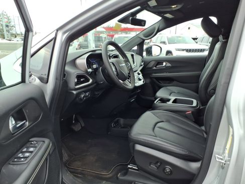New 2026 Chrysler Voyager LX FWD image 7