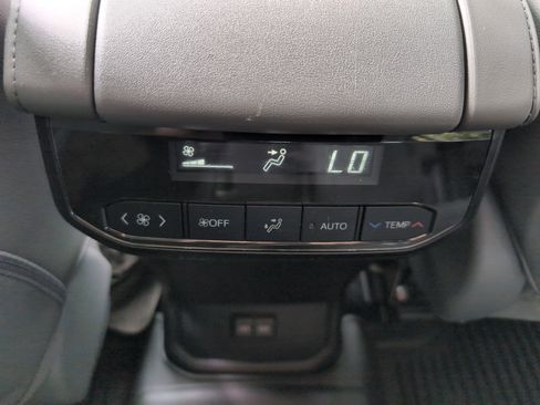 Used 2023 Toyota Highlander XLE FWD image 43