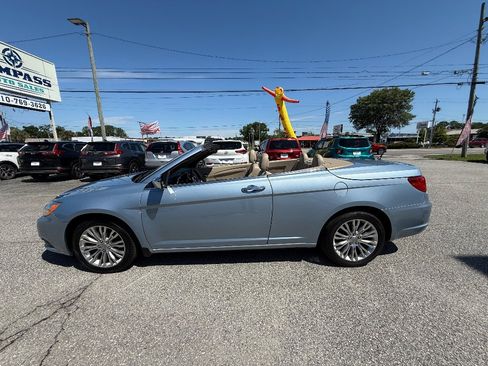 Used 2012 Chrysler 200 Limited FWD image 4