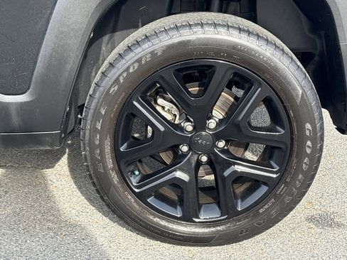 Used 2023 Jeep Renegade Altitude image 11