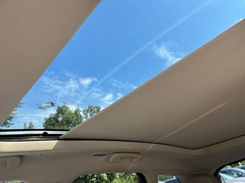 Used 2022 Lincoln Corsair AWD w/ Premium Package image 23