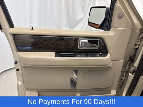 Used 2017 Lincoln Navigator Select image 13