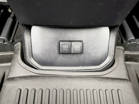 Used 2021 Toyota Highlander XLE image 56