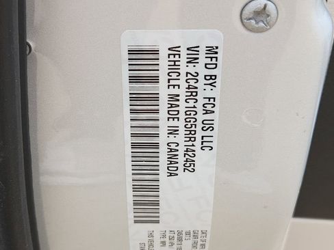 Used 2024 Chrysler Pacifica Limited image 40