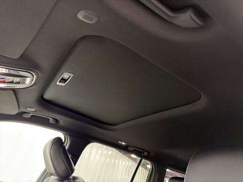 New 2025 Jeep Grand Cherokee Altitude image 16