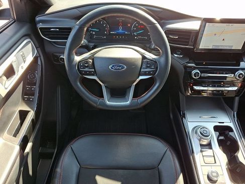 Used 2023 Ford Explorer ST-Line w/ Class IV Trailer Tow Package AWD/4WD image 2