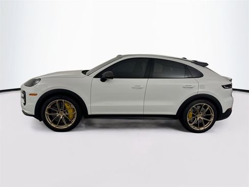 Used 2024 Porsche Cayenne Turbo GT image 8