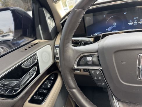 Used 2024 Lincoln Navigator L Reserve image 10