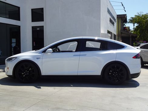 Used 2016 Tesla Model X 90D image 5