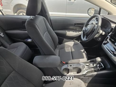 Used 2025 Toyota Corolla LE FWD image 9