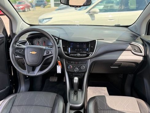 Used 2022 Chevrolet Trax LT AWD/4WD image 2