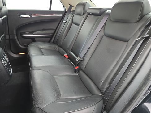 Used 2019 Chrysler 300 Limited RWD image 13