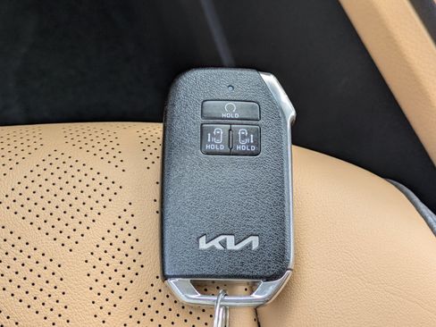 Certified 2024 Kia Carnival LX FWD image 28