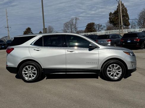 Used 2020 Chevrolet Equinox LT image 2
