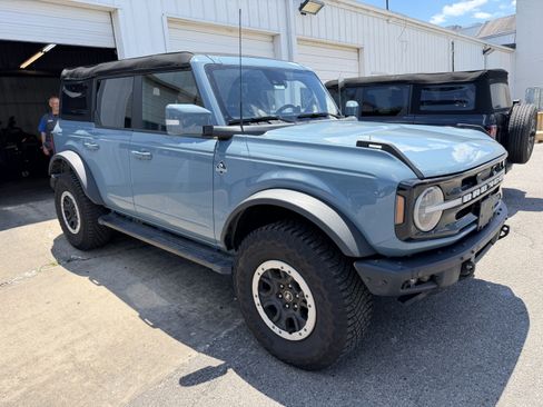 Used 2023 Ford Bronco Outer Banks w/ Sasquatch Package AWD/4WD image 3