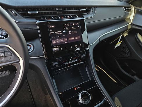 New 2026 Jeep Grand Cherokee L Laredo image 17