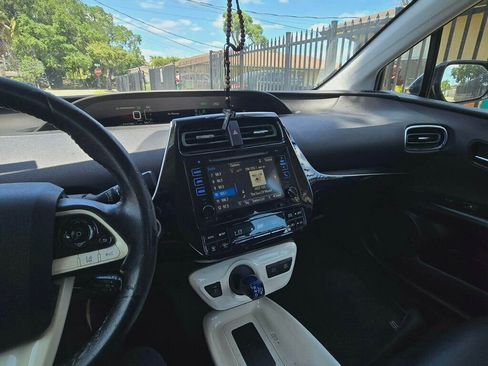 Used 2014 Mercedes-Benz E 350 Sedan image 7