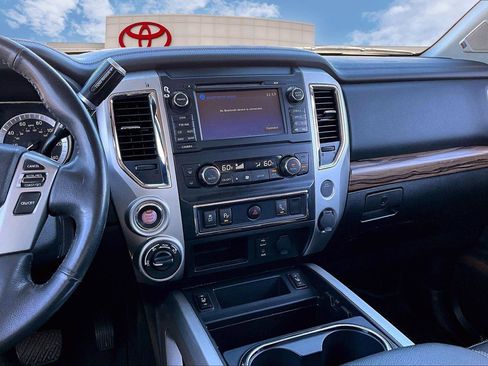 Used 2018 Nissan Titan SL image 6