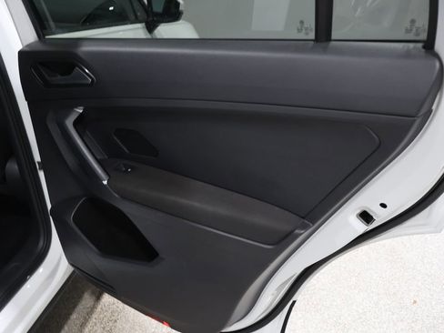 Used 2018 Volkswagen Tiguan S image 21