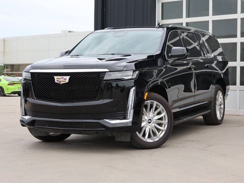 Used 2023 Cadillac Escalade ESV Premium Luxury AWD/4WD image 3