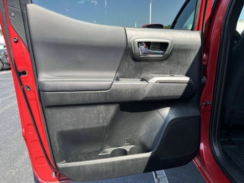 Used 2021 Toyota Tacoma TRD Sport RWD image 11