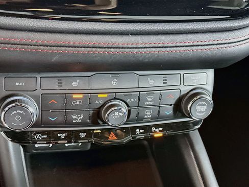 Used 2025 Dodge Durango GT AWD/4WD image 24