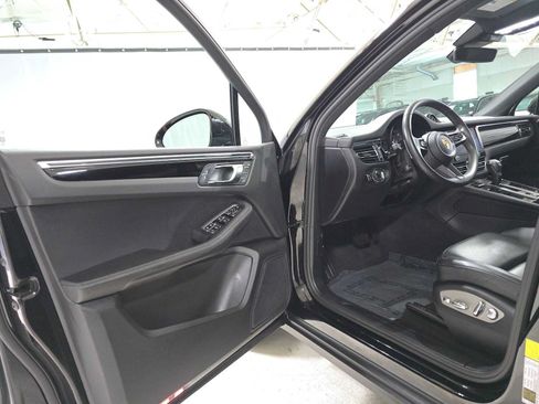 Used 2025 Porsche Macan AWD/4WD image 19