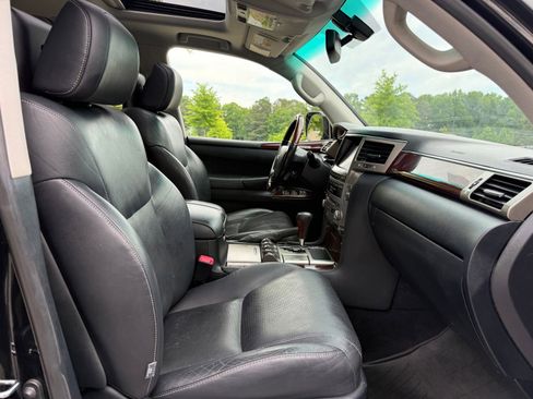 Used 2015 Lexus LX 570 4WD w/ Luxury Package image 33