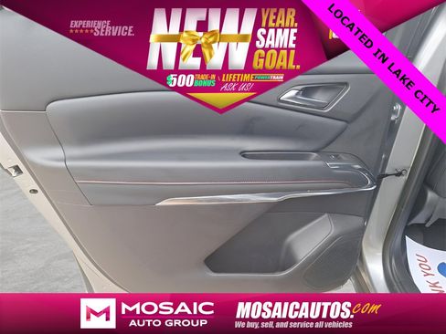 Used 2025 Chevrolet Traverse Z71 image 18