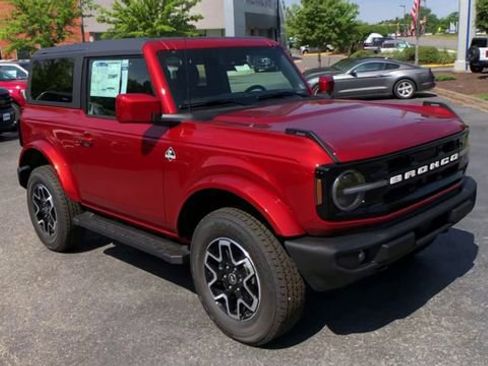 Used 2023 Ford Bronco Outer Banks image 2