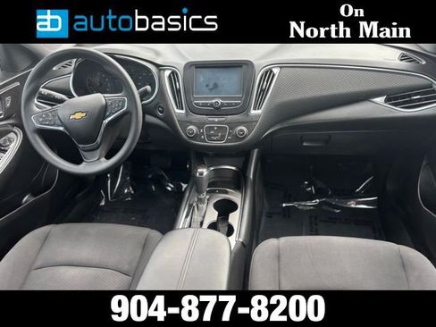 Used 2018 Chevrolet Malibu LT FWD image 18