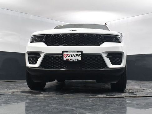 New 2025 Jeep Grand Cherokee Altitude w/ Trailer Tow Package AWD/4WD image 48