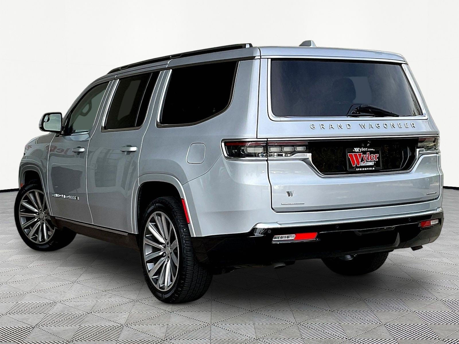 Used 2022 Jeep Grand Wagoneer Series II w/ Convenience Group III AWD/4WD image 4