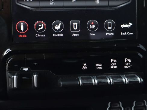 Used 2021 RAM 1500 Laramie AWD/4WD image 39