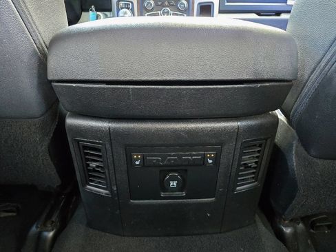 Used 2018 RAM 1500 Laramie RWD image 40