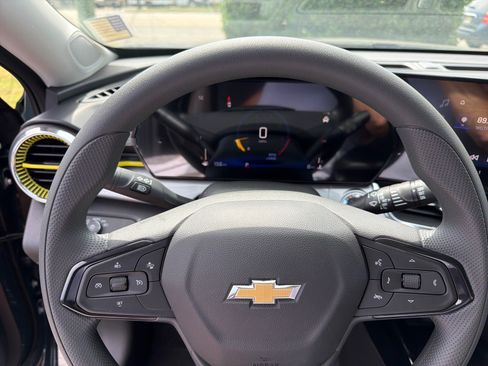 New 2026 Chevrolet Trax LT w/ Sunroof Package FWD image 8