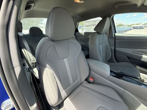 Used 2025 Hyundai Elantra SE FWD image 27